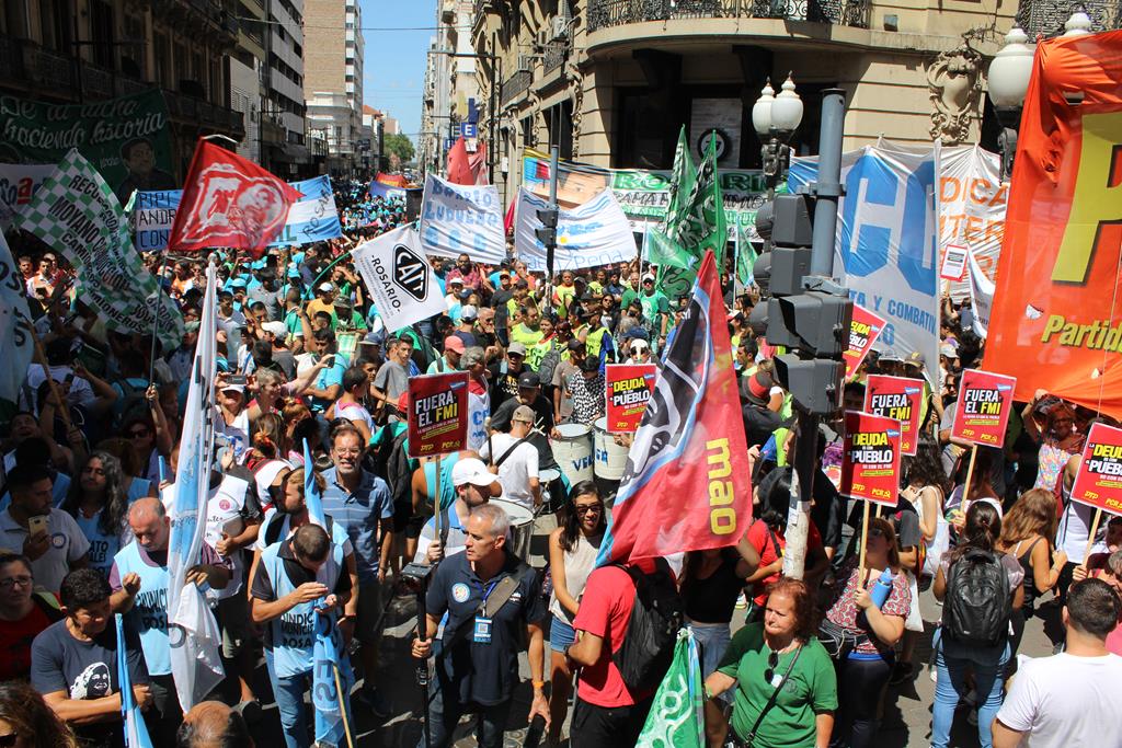La deuda es con el pueblo: imponente marcha en Rosario