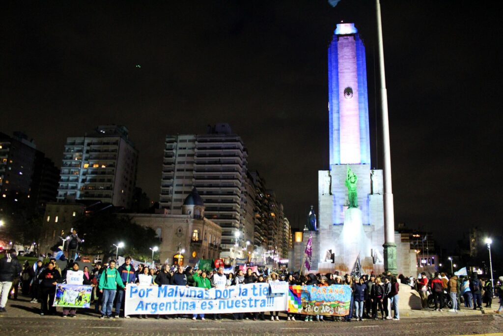 Llegada al Monumento - Sofia Alberti